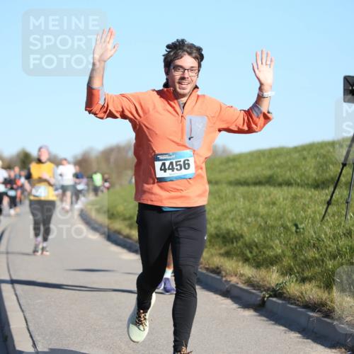 06.04.2025 - 44. Internationalen Wilhelmsburger Insellauf Jannik Wohlers http://msf.ph/oto/7615357 06.04.2025 09:34:05 Laufen 4456 meine-sportfotos.de