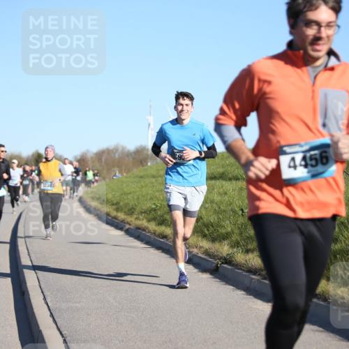 06.04.2025 - 44. Internationalen Wilhelmsburger Insellauf Jannik Wohlers http://msf.ph/oto/7615361 06.04.2025 09:34:06 Laufen 4010, 3223, 4456 meine-sportfotos.de