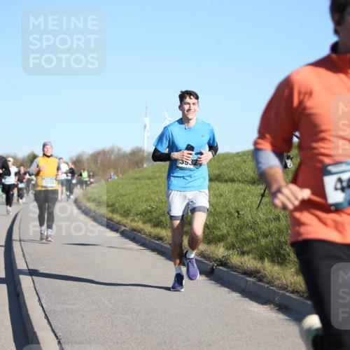 06.04.2025 - 44. Internationalen Wilhelmsburger Insellauf Jannik Wohlers http://msf.ph/oto/7615363 06.04.2025 09:34:06 Laufen 3223, 401, 3532, 4456 meine-sportfotos.de
