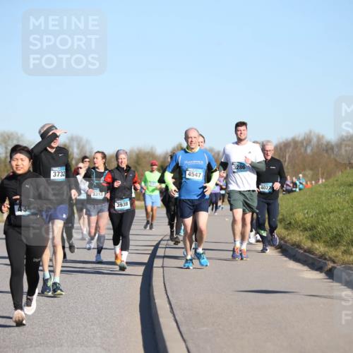 06.04.2025 - 44. Internationalen Wilhelmsburger Insellauf Jannik Wohlers http://msf.ph/oto/7615407 06.04.2025 09:34:14 Laufen 116, 3732, 3318, 3938, 1241, 4547, 3286, 4027 meine-sportfotos.de