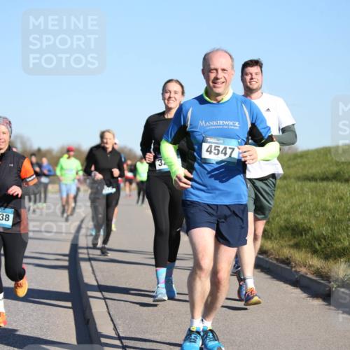 06.04.2025 - 44. Internationalen Wilhelmsburger Insellauf Jannik Wohlers http://msf.ph/oto/7615421 06.04.2025 09:34:19 Laufen 3352, 3318, 3938, 4547 meine-sportfotos.de