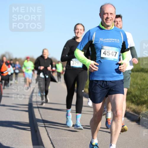 06.04.2025 - 44. Internationalen Wilhelmsburger Insellauf Jannik Wohlers http://msf.ph/oto/7615423 06.04.2025 09:34:19 Laufen 3318, 3938, 3285, 4547 meine-sportfotos.de