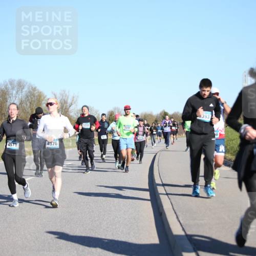 06.04.2025 - 44. Internationalen Wilhelmsburger Insellauf Jannik Wohlers http://msf.ph/oto/7615437 06.04.2025 09:34:23 Laufen 4575, 4376, 3233, 3241, 4479, 393 meine-sportfotos.de