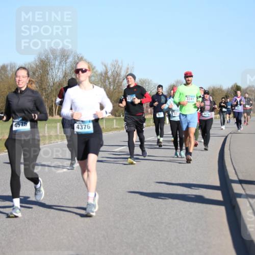 06.04.2025 - 44. Internationalen Wilhelmsburger Insellauf Jannik Wohlers http://msf.ph/oto/7615439 06.04.2025 09:34:23 Laufen 4575, 4376, 3232, 322, 3241, 4479, 3444, 4415, 3393 meine-sportfotos.de