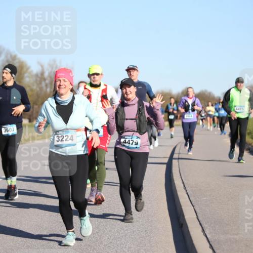 06.04.2025 - 44. Internationalen Wilhelmsburger Insellauf Jannik Wohlers http://msf.ph/oto/7615461 06.04.2025 09:34:28 Laufen 241, 3607, 3224, 4479, 3444, 4415 meine-sportfotos.de
