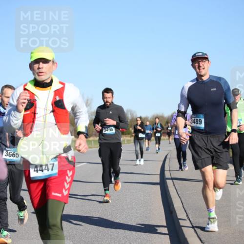 06.04.2025 - 44. Internationalen Wilhelmsburger Insellauf Jannik Wohlers http://msf.ph/oto/7615477 06.04.2025 09:34:31 Laufen 3665, 4447, 3495, 3489, 15 meine-sportfotos.de