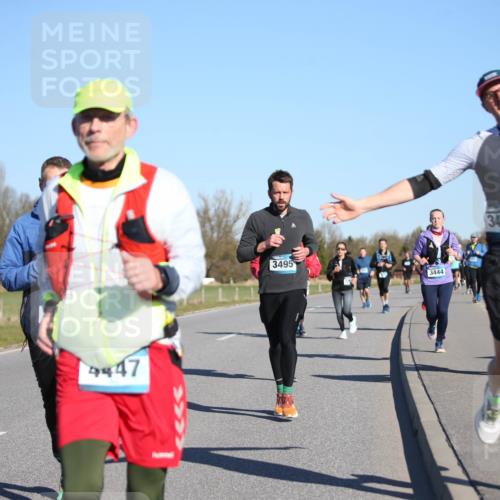 06.04.2025 - 44. Internationalen Wilhelmsburger Insellauf Jannik Wohlers http://msf.ph/oto/7615480 06.04.2025 09:34:31 Laufen 9447, 3495, 3444, 3489 meine-sportfotos.de
