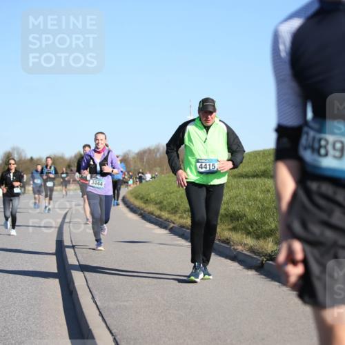 06.04.2025 - 44. Internationalen Wilhelmsburger Insellauf Jannik Wohlers http://msf.ph/oto/7615487 06.04.2025 09:34:32 Laufen 3444, 95, 4008, 4415, 3489 meine-sportfotos.de