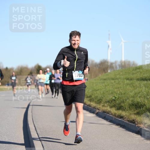 06.04.2025 - 44. Internationalen Wilhelmsburger Insellauf Jannik Wohlers http://msf.ph/oto/7615506 06.04.2025 09:34:36 Laufen 3703 meine-sportfotos.de