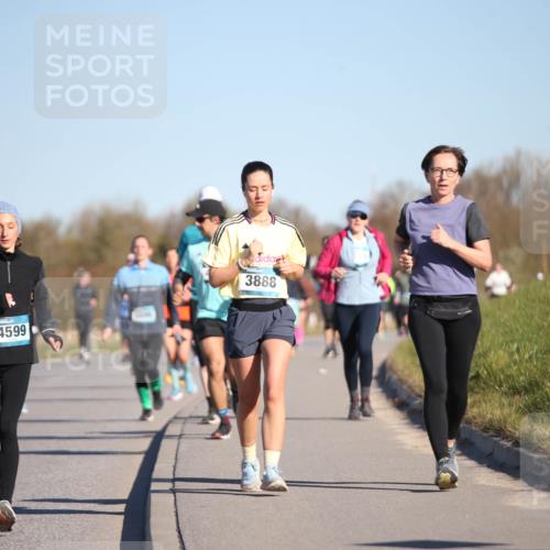 06.04.2025 - 44. Internationalen Wilhelmsburger Insellauf Jannik Wohlers http://msf.ph/oto/7615523 06.04.2025 09:34:43 Laufen 4436, 4599, 3888 meine-sportfotos.de