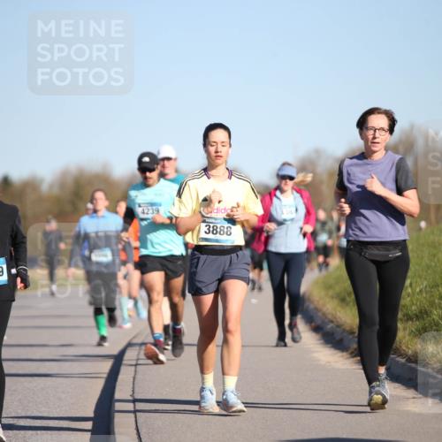 06.04.2025 - 44. Internationalen Wilhelmsburger Insellauf Jannik Wohlers http://msf.ph/oto/7615527 06.04.2025 09:34:43 Laufen 4599, 1384, 4239, 3888 meine-sportfotos.de