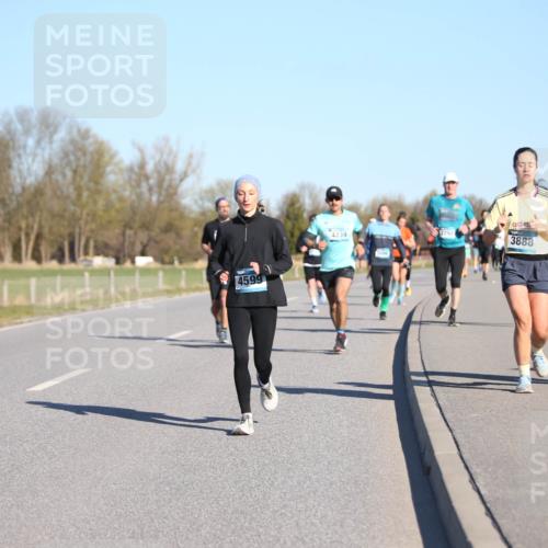 06.04.2025 - 44. Internationalen Wilhelmsburger Insellauf Jannik Wohlers http://msf.ph/oto/7615533 06.04.2025 09:34:45 Laufen 4599, 4239, 3797, 3888 meine-sportfotos.de