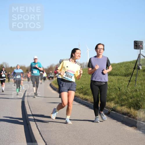 06.04.2025 - 44. Internationalen Wilhelmsburger Insellauf Jannik Wohlers http://msf.ph/oto/7615543 06.04.2025 09:34:47 Laufen 3797, 4436, 4239, 3888 meine-sportfotos.de