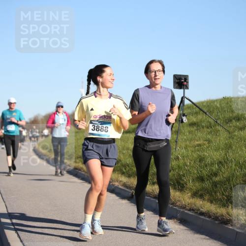 06.04.2025 - 44. Internationalen Wilhelmsburger Insellauf Jannik Wohlers http://msf.ph/oto/7615552 06.04.2025 09:34:47 Laufen 3797, 3888 meine-sportfotos.de