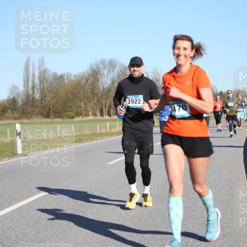 06.04.2025 - 44. Internationalen Wilhelmsburger Insellauf Jannik Wohlers http://msf.ph/oto/7615579 06.04.2025 09:34:56 Laufen 3922, 3754, 3470, 3106, 4268 meine-sportfotos.de