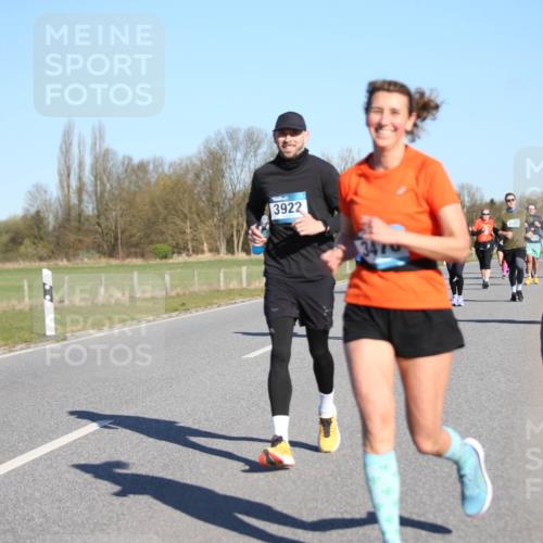 06.04.2025 - 44. Internationalen Wilhelmsburger Insellauf Jannik Wohlers http://msf.ph/oto/7615580 06.04.2025 09:34:57 Laufen 3922, 3106, 426 meine-sportfotos.de