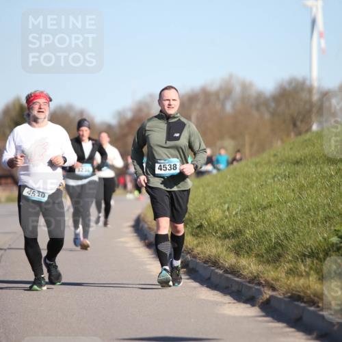 06.04.2025 - 44. Internationalen Wilhelmsburger Insellauf Jannik Wohlers http://msf.ph/oto/7615601 06.04.2025 09:35:03 Laufen 4539, 3230, 4538 meine-sportfotos.de
