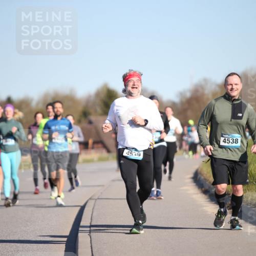 06.04.2025 - 44. Internationalen Wilhelmsburger Insellauf Jannik Wohlers http://msf.ph/oto/7615604 06.04.2025 09:35:04 Laufen 682, 4539, 4538 meine-sportfotos.de
