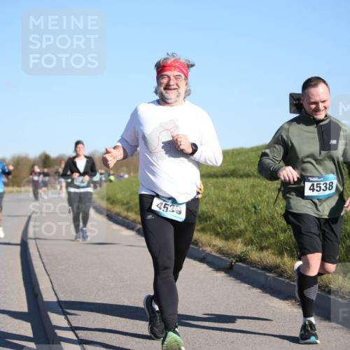 06.04.2025 - 44. Internationalen Wilhelmsburger Insellauf Jannik Wohlers http://msf.ph/oto/7615626 06.04.2025 09:35:09 Laufen 4539, 4538 meine-sportfotos.de