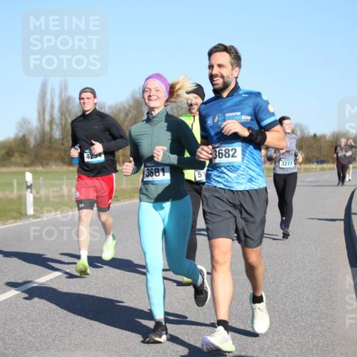 06.04.2025 - 44. Internationalen Wilhelmsburger Insellauf Jannik Wohlers http://msf.ph/oto/7615650 06.04.2025 09:35:14 Laufen 4254, 3681, 5, 3682, 4316, 3277 meine-sportfotos.de