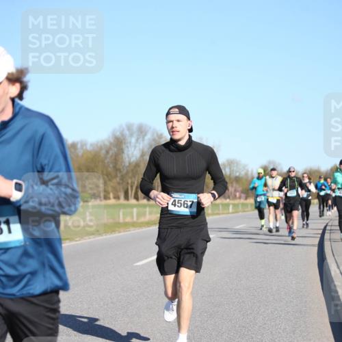 06.04.2025 - 44. Internationalen Wilhelmsburger Insellauf Jannik Wohlers http://msf.ph/oto/7615693 06.04.2025 09:35:29 Laufen 3981, 4567, 4143 meine-sportfotos.de