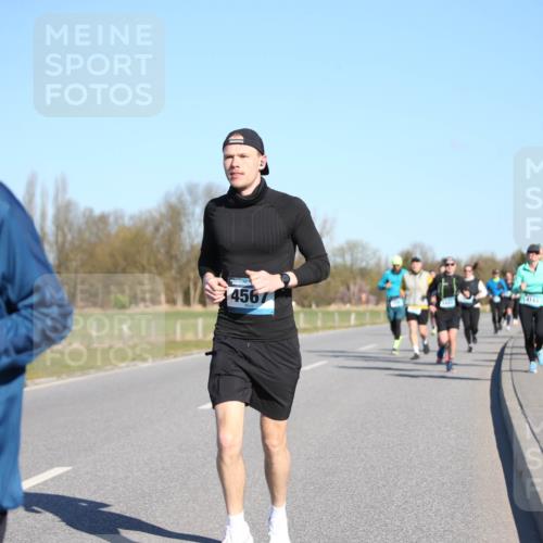 06.04.2025 - 44. Internationalen Wilhelmsburger Insellauf Jannik Wohlers http://msf.ph/oto/7615695 06.04.2025 09:35:29 Laufen 3981, 4567, 4143 meine-sportfotos.de