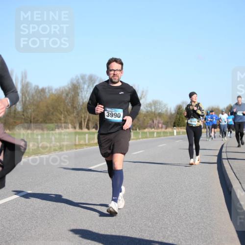 06.04.2025 - 44. Internationalen Wilhelmsburger Insellauf Jannik Wohlers http://msf.ph/oto/7615763 06.04.2025 09:35:43 Laufen 4260, 3082, 3990, 3919 meine-sportfotos.de
