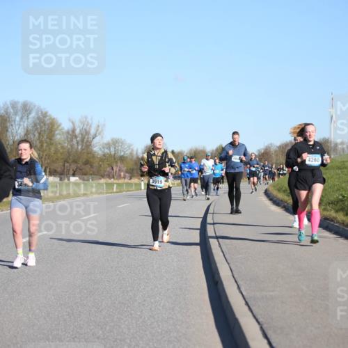 06.04.2025 - 44. Internationalen Wilhelmsburger Insellauf Jannik Wohlers http://msf.ph/oto/7615767 06.04.2025 09:35:44 Laufen 3990, 349, 3919, 449, 4260 meine-sportfotos.de