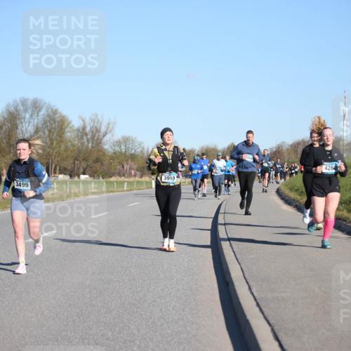 06.04.2025 - 44. Internationalen Wilhelmsburger Insellauf Jannik Wohlers http://msf.ph/oto/7615769 06.04.2025 09:35:44 Laufen 399, 3499, 3919, 149, 4260 meine-sportfotos.de
