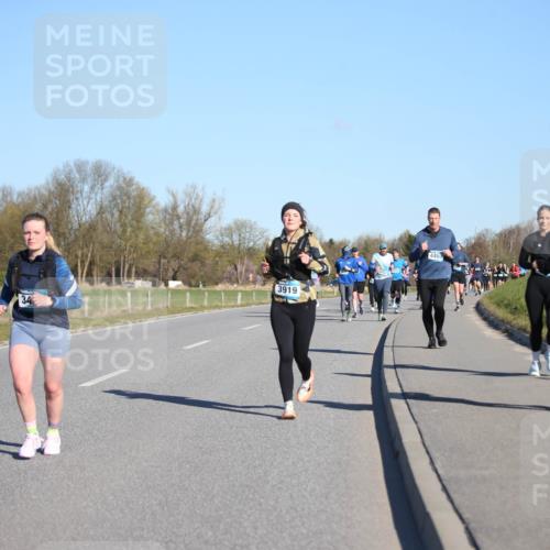 06.04.2025 - 44. Internationalen Wilhelmsburger Insellauf Jannik Wohlers http://msf.ph/oto/7615773 06.04.2025 09:35:45 Laufen 3919, 34, 4498, 4260 meine-sportfotos.de