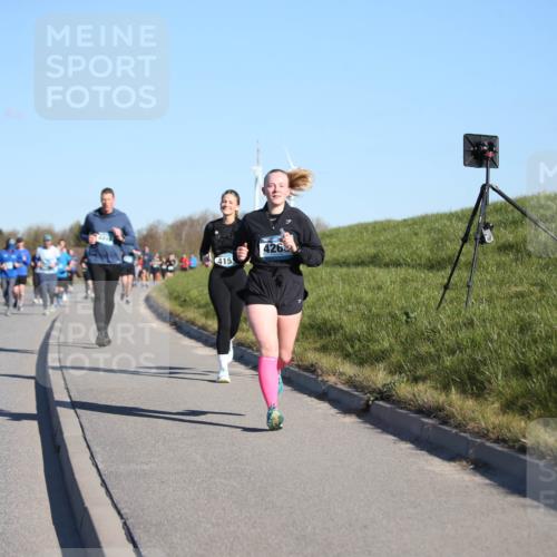06.04.2025 - 44. Internationalen Wilhelmsburger Insellauf Jannik Wohlers http://msf.ph/oto/7615775 06.04.2025 09:35:45 Laufen 3919, 4493, 415, 426 meine-sportfotos.de