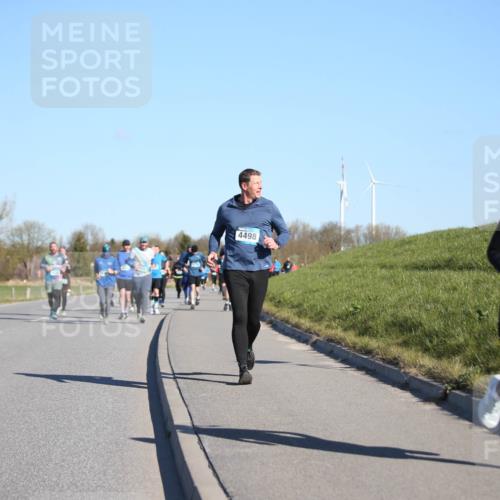 06.04.2025 - 44. Internationalen Wilhelmsburger Insellauf Jannik Wohlers http://msf.ph/oto/7615790 06.04.2025 09:35:48 Laufen 9, 4498, 153 meine-sportfotos.de