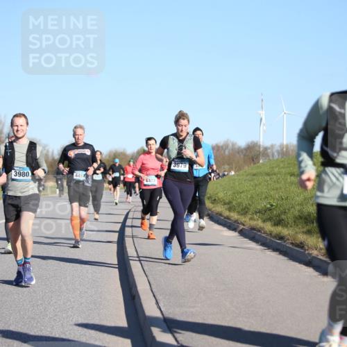 06.04.2025 - 44. Internationalen Wilhelmsburger Insellauf Jannik Wohlers http://msf.ph/oto/7615929 06.04.2025 09:36:17 Laufen 3817, 3980, 4457, 4403, 3979, 3124 meine-sportfotos.de