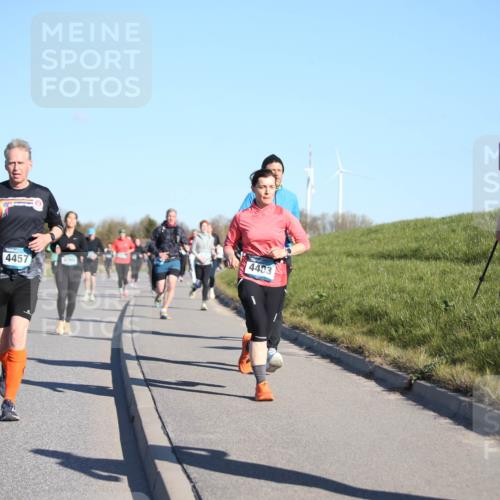 06.04.2025 - 44. Internationalen Wilhelmsburger Insellauf Jannik Wohlers http://msf.ph/oto/7615940 06.04.2025 09:36:20 Laufen 88, 4403, 4457, 3979 meine-sportfotos.de