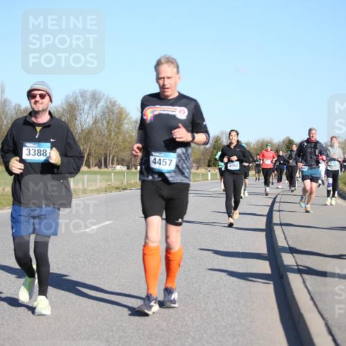06.04.2025 - 44. Internationalen Wilhelmsburger Insellauf Jannik Wohlers http://msf.ph/oto/7615944 06.04.2025 09:36:21 Laufen 3388, 4457, 5192, 4060, 3375 meine-sportfotos.de