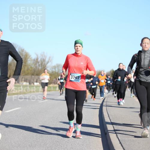 06.04.2025 - 44. Internationalen Wilhelmsburger Insellauf Jannik Wohlers http://msf.ph/oto/7615979 06.04.2025 09:36:30 Laufen 487, 3723, 3707 meine-sportfotos.de