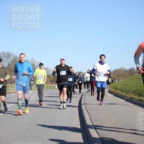06.04.2025 - 44. Internationalen Wilhelmsburger Insellauf Jannik Wohlers http://msf.ph/oto/7616032 06.04.2025 09:36:41 Laufen 4363, 193, 3719, 3002, 3807, 4113 meine-sportfotos.de