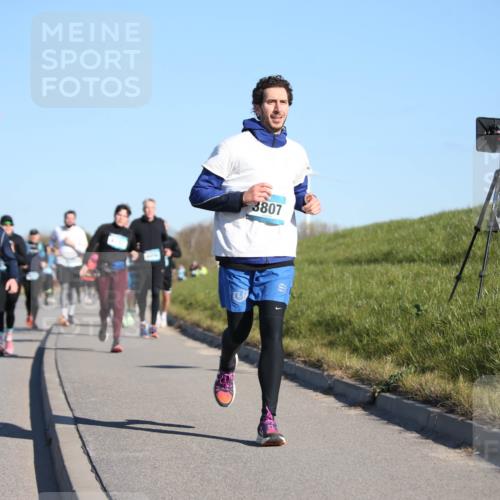 06.04.2025 - 44. Internationalen Wilhelmsburger Insellauf Jannik Wohlers http://msf.ph/oto/7616042 06.04.2025 09:36:43 Laufen 719, 3002, 3807 meine-sportfotos.de