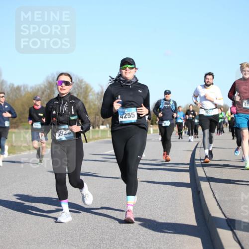 06.04.2025 - 44. Internationalen Wilhelmsburger Insellauf Jannik Wohlers http://msf.ph/oto/7616065 06.04.2025 09:36:49 Laufen 3664, 3928, 352, 4255, 4166, 4098 meine-sportfotos.de