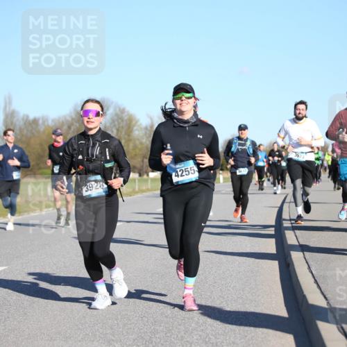 06.04.2025 - 44. Internationalen Wilhelmsburger Insellauf Jannik Wohlers http://msf.ph/oto/7616066 06.04.2025 09:36:49 Laufen 3928, 4255, 443, 352, 4166, 40 meine-sportfotos.de