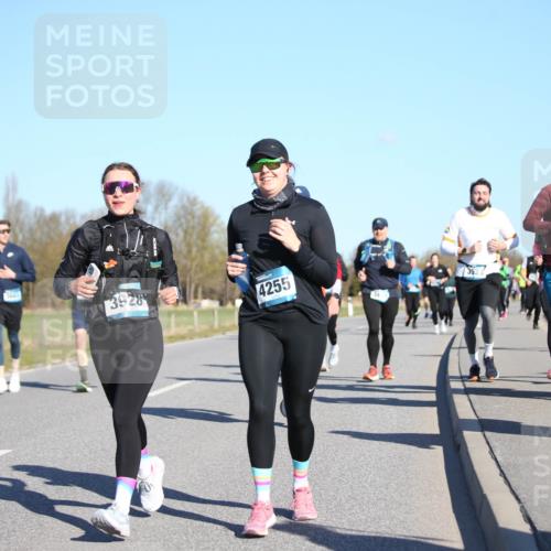 06.04.2025 - 44. Internationalen Wilhelmsburger Insellauf Jannik Wohlers http://msf.ph/oto/7616068 06.04.2025 09:36:49 Laufen 3663, 3928, 4255, 44, 3523, 4166 meine-sportfotos.de