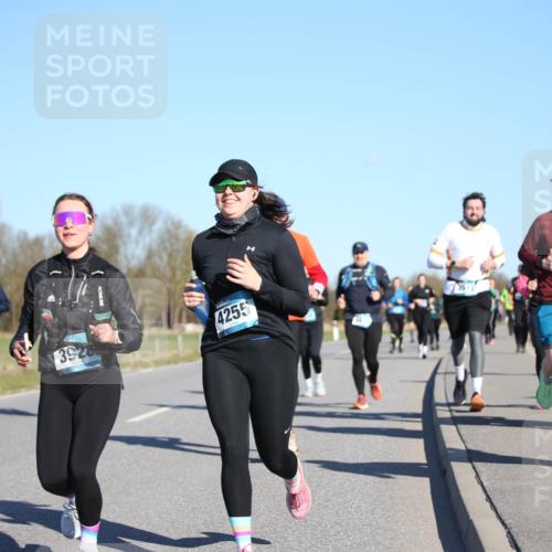 06.04.2025 - 44. Internationalen Wilhelmsburger Insellauf Jannik Wohlers http://msf.ph/oto/7616070 06.04.2025 09:36:49 Laufen 3928, 4255, 4166, 4168 meine-sportfotos.de