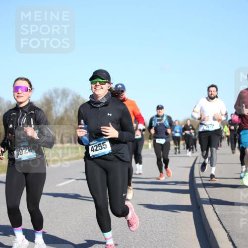 06.04.2025 - 44. Internationalen Wilhelmsburger Insellauf Jannik Wohlers http://msf.ph/oto/7616071 06.04.2025 09:36:49 Laufen 4255, 3523, 4166, 4168 meine-sportfotos.de