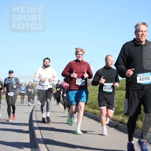 06.04.2025 - 44. Internationalen Wilhelmsburger Insellauf Jannik Wohlers http://msf.ph/oto/7616075 06.04.2025 09:36:50 Laufen 4318, 3534, 4433, 3523, 4166, 4168, 4168, 4098 meine-sportfotos.de