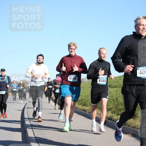 06.04.2025 - 44. Internationalen Wilhelmsburger Insellauf Jannik Wohlers http://msf.ph/oto/7616077 06.04.2025 09:36:50 Laufen 4318, 3534, 4433, 3523, 3883, 4168, 4166, 4168, 4098 meine-sportfotos.de