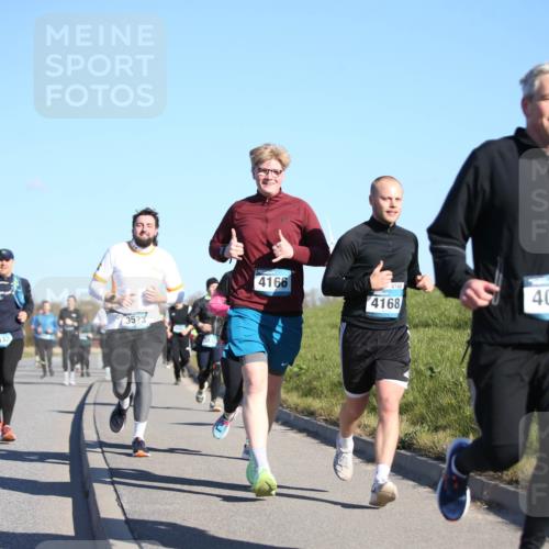 06.04.2025 - 44. Internationalen Wilhelmsburger Insellauf Jannik Wohlers http://msf.ph/oto/7616078 06.04.2025 09:36:50 Laufen 4318, 3534, 3523, 4433, 4166, 4168, 4168, 4098 meine-sportfotos.de