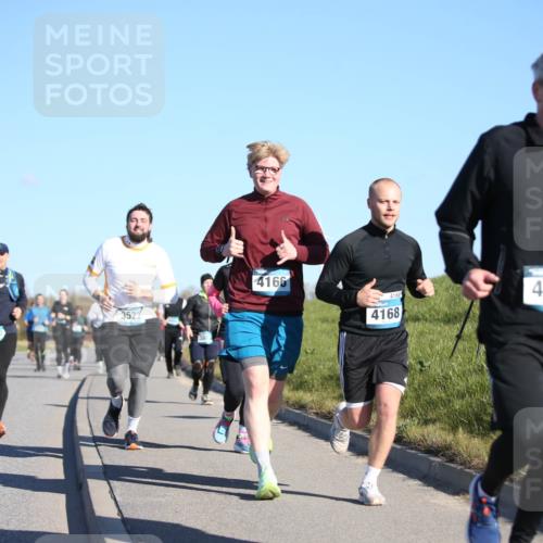 06.04.2025 - 44. Internationalen Wilhelmsburger Insellauf Jannik Wohlers http://msf.ph/oto/7616079 06.04.2025 09:36:50 Laufen 4318, 3534, 3523, 4433, 4166, 4168, 4168, 4098 meine-sportfotos.de