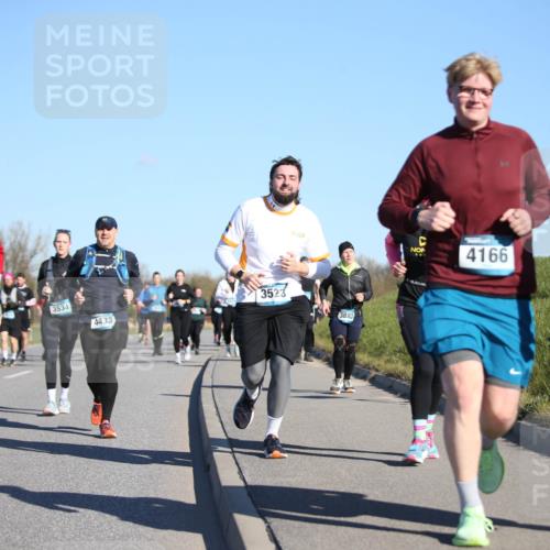06.04.2025 - 44. Internationalen Wilhelmsburger Insellauf Jannik Wohlers http://msf.ph/oto/7616084 06.04.2025 09:36:51 Laufen 4318, 3534, 4433, 3523, 3883, 4166, 416 meine-sportfotos.de