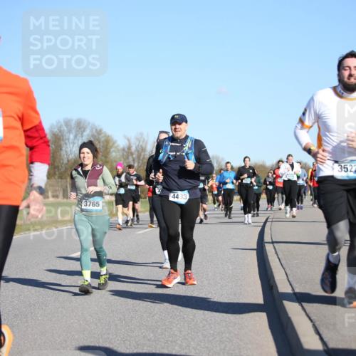 06.04.2025 - 44. Internationalen Wilhelmsburger Insellauf Jannik Wohlers http://msf.ph/oto/7616089 06.04.2025 09:36:52 Laufen 4318, 3765, 4433, 3523 meine-sportfotos.de