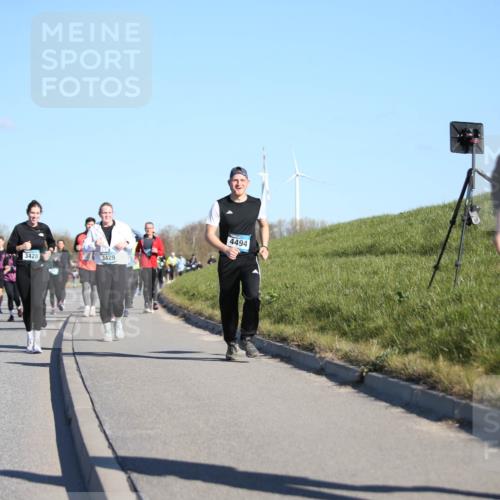 06.04.2025 - 44. Internationalen Wilhelmsburger Insellauf Jannik Wohlers http://msf.ph/oto/7616100 06.04.2025 09:36:55 Laufen 3428, 3429, 4494, 388 meine-sportfotos.de